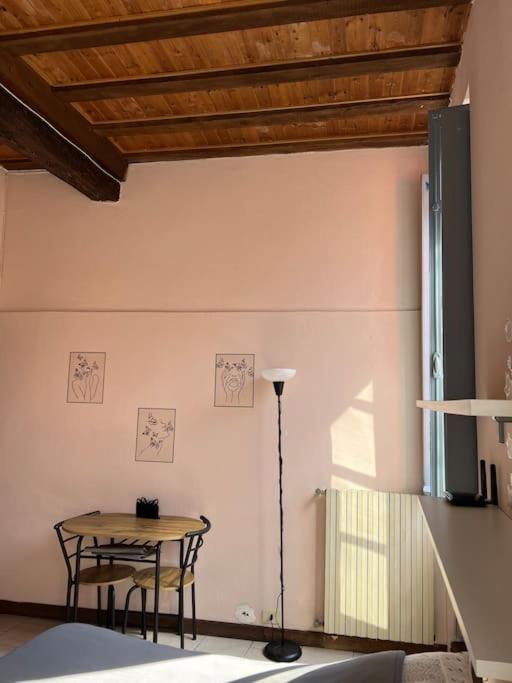 Minimal Studio Con Travi A Vista П'яченца Екстер'єр фото
